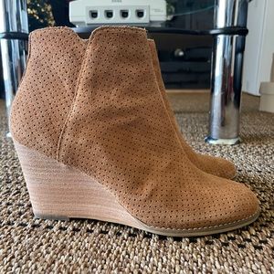 Camel suede bootie